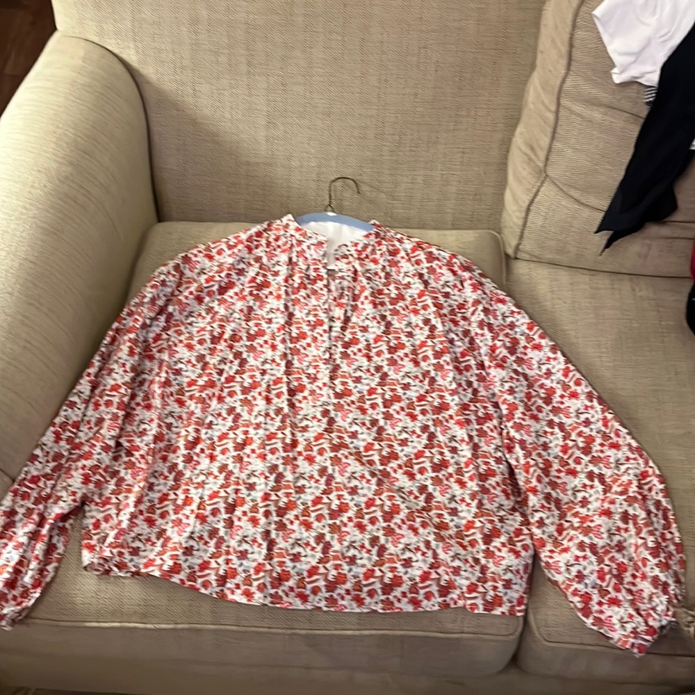 Universal Thread shirt. Size XS.